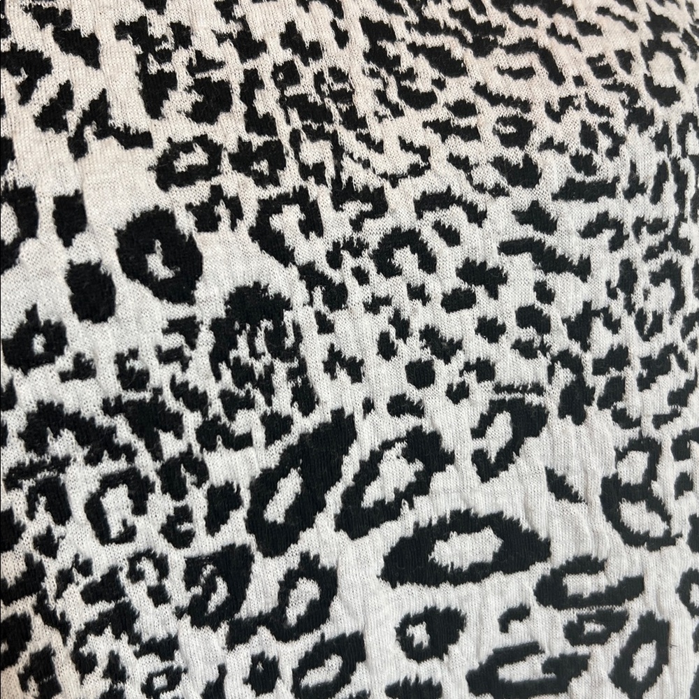 Tyler Böe Leopard Mock Neck Tunic Top XS Faux Leather Elbow Patches Black White - Picture 6 of 16